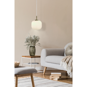 Liga Magnus gulvlampe med moderne, funktionelt design og blødt lys, velegnet til både stuer og kontorer.